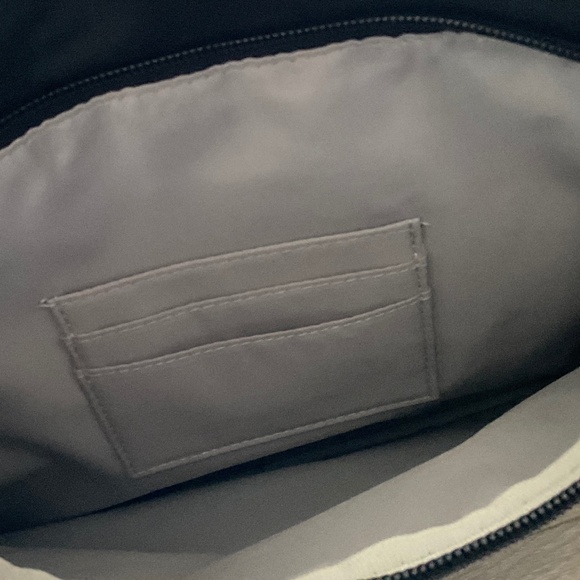 BAGGALLINI Crossbody Black Bag Lightweight EUC - Picture 6 of 10